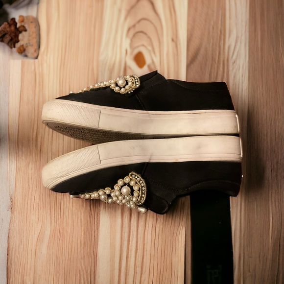🔥Gorgeous Blingy Gold Pearl & Rhinestone Comfortable Slip On Sneakers! - Picture 6 of 11